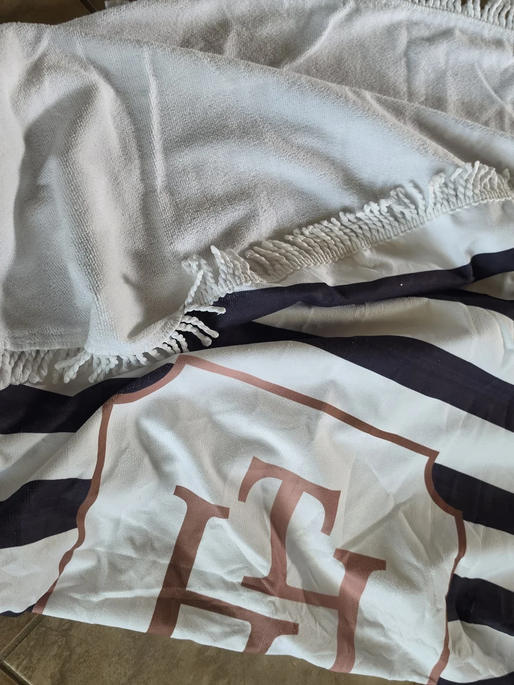 Hotelier Turndown Striped Round Fringed Beach Towel Blanket & Carry Pouch NWOT
